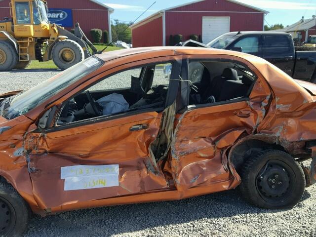 KL1TD56666B556120 - 2006 CHEVROLET AVEO BASE ORANGE photo 10