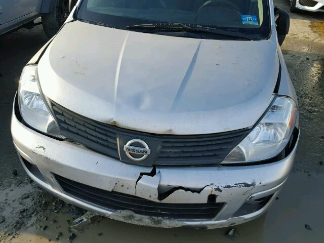 3N1CC11E09L421627 - 2009 NISSAN VERSA S SILVER photo 9