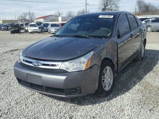 1FAHP3FN4AW248744 - 2010 FORD FOCUS SE GRAY photo 2