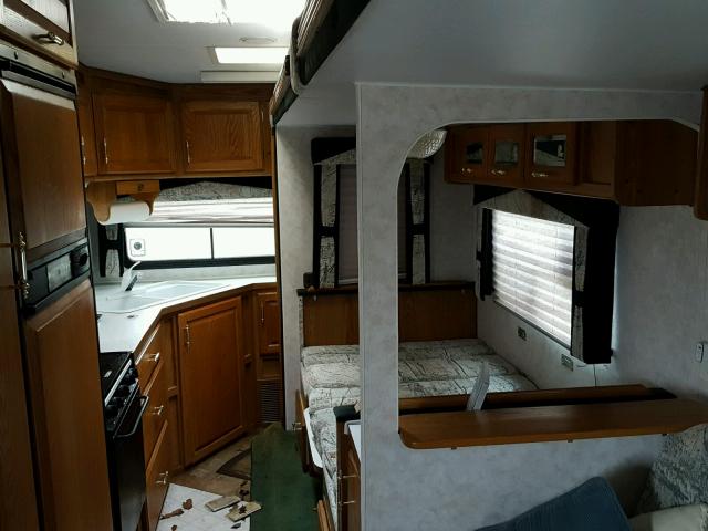 4N15E292120200316 - 2002 ARCT FOX CAMPER WHITE photo 8