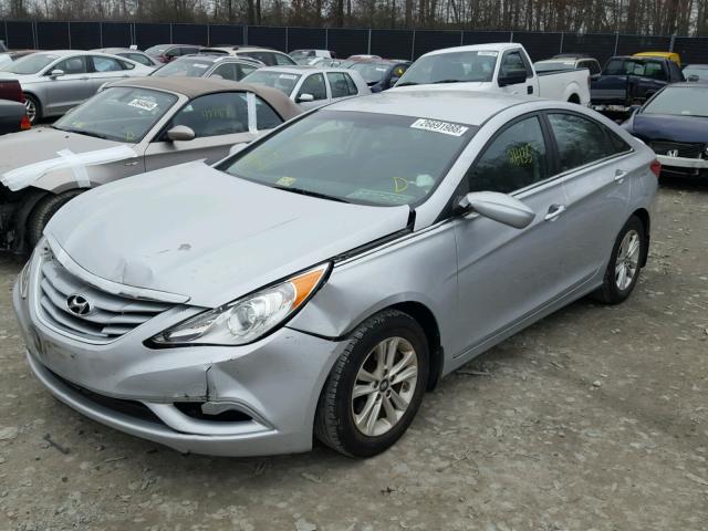 5NPEB4AC3DH788880 - 2013 HYUNDAI SONATA GLS SILVER photo 2