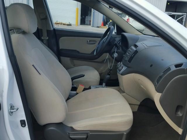 KMHDU46D19U591478 - 2009 HYUNDAI ELANTRA GL WHITE photo 5