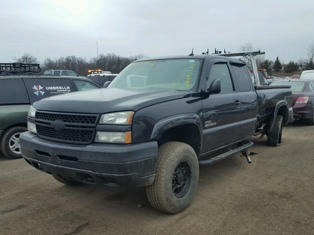 1GCHK29235E238514 - 2005 CHEVROLET SILVERADO BLACK photo 2