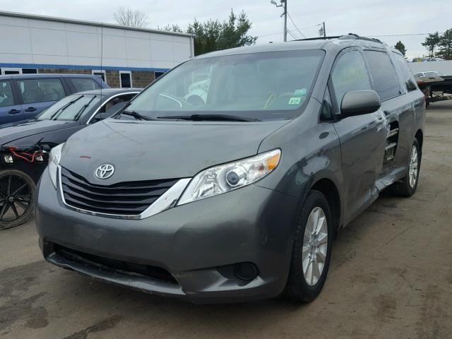 5TDJK3DC8CS038257 - 2012 TOYOTA SIENNA LE GREEN photo 2