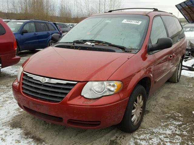 2A4GP54L47R231747 - 2007 CHRYSLER TOWN & COU RED photo 2