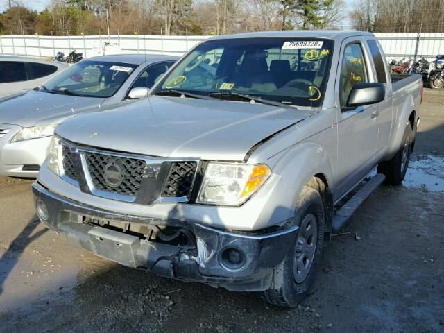 1N6AD06U17C433786 - 2007 NISSAN FRONTIER K SILVER photo 2