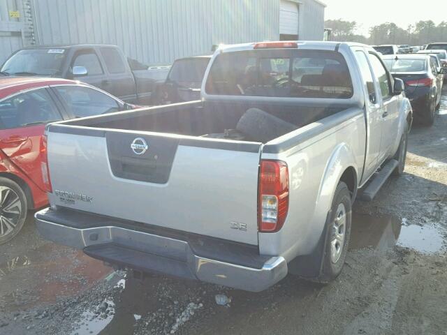 1N6AD06U17C433786 - 2007 NISSAN FRONTIER K SILVER photo 4