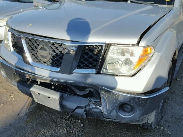 1N6AD06U17C433786 - 2007 NISSAN FRONTIER K SILVER photo 9