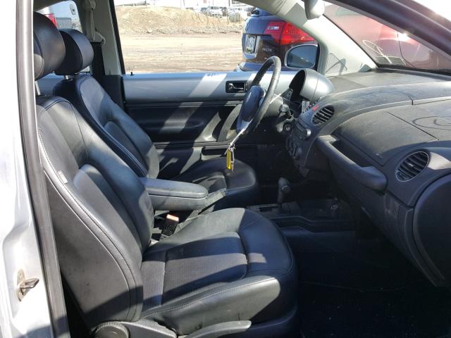 3VWRG31C88M501527 - 2008 VOLKSWAGEN NEW BEETLE 银色 照片 5