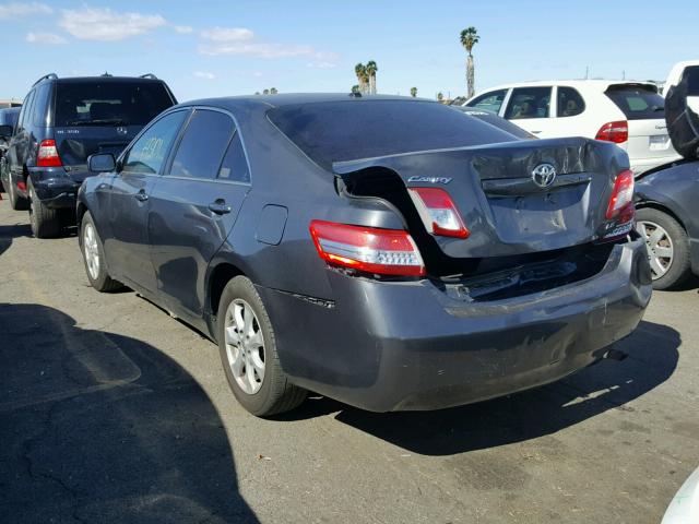 4T1BF3EK6BU629269 - 2011 TOYOTA CAMRY BASE GRAY photo 3