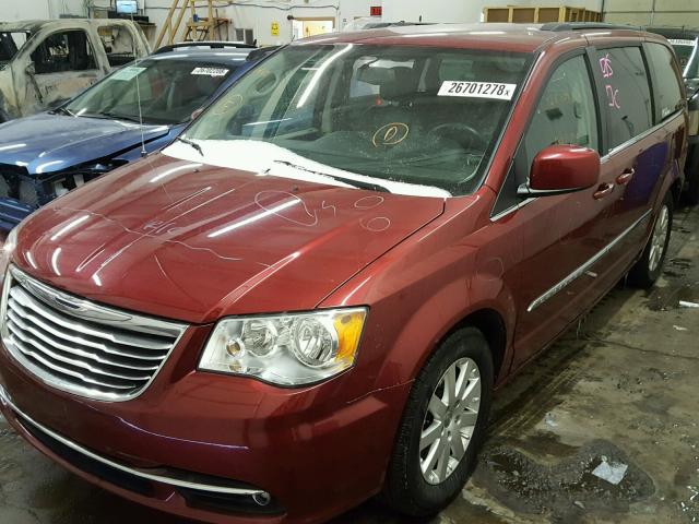 2C4RC1BG2DR778410 - 2013 CHRYSLER TOWN & COU RED photo 2