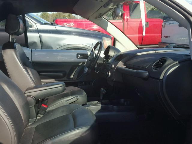 3VWRG3AL4AM006246 - 2010 VOLKSWAGEN NEW BEETLE 白色 照片 5