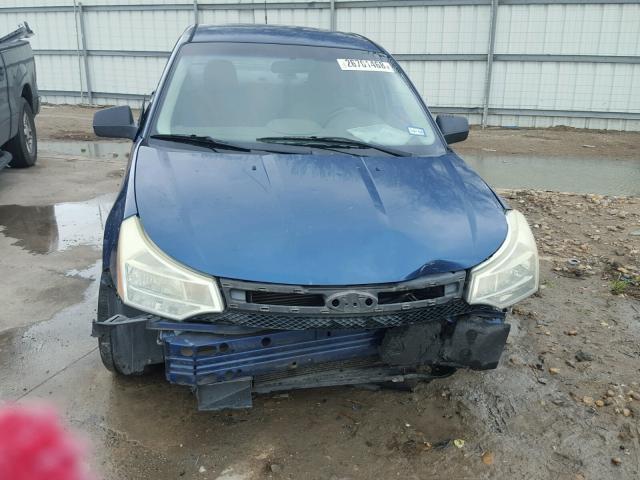 1FAHP34NX8W260510 - 2008 FORD FOCUS S/SE BLUE photo 9