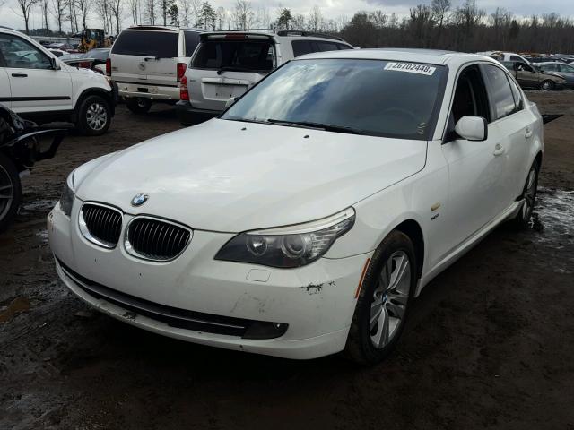 WBANV13539C152934 - 2009 BMW 528 XI WHITE photo 2