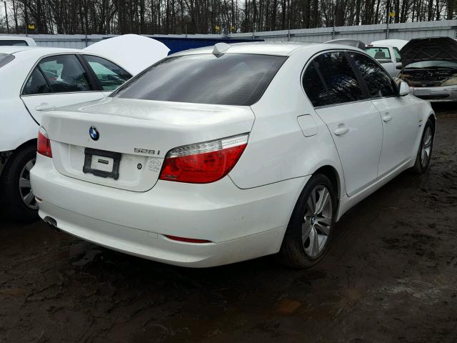 WBANV13539C152934 - 2009 BMW 528 XI WHITE photo 4