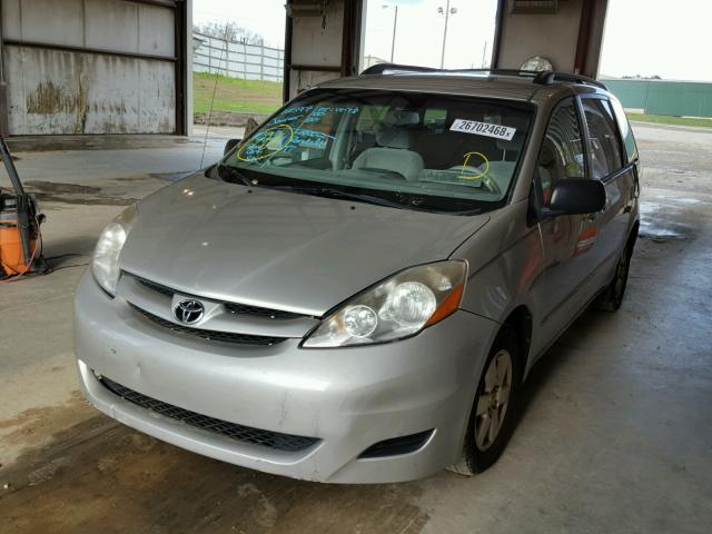 5TDZK23C57S094595 - 2007 TOYOTA SIENNA CE SILVER photo 2