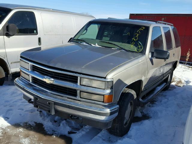 1GNEK13R5XJ534302 - 1999 CHEVROLET TAHOE K150 GOLD photo 2