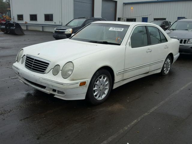 WDBJF82J92X067602 - 2002 MERCEDES-BENZ E 320 4MAT WHITE photo 2