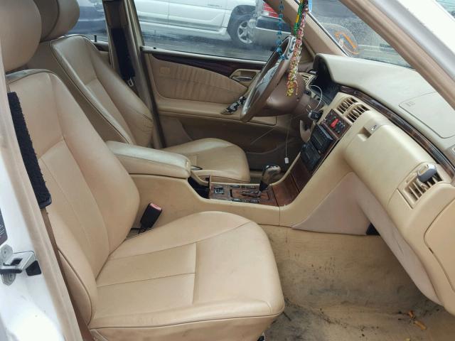 WDBJF82J92X067602 - 2002 MERCEDES-BENZ E 320 4MAT WHITE photo 5