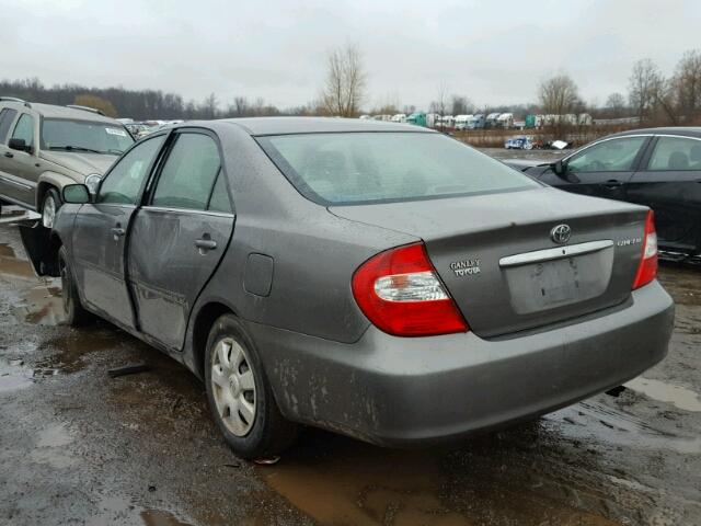 4T1BE32K02U610370 - 2002 TOYOTA CAMRY LE GRAY photo 3