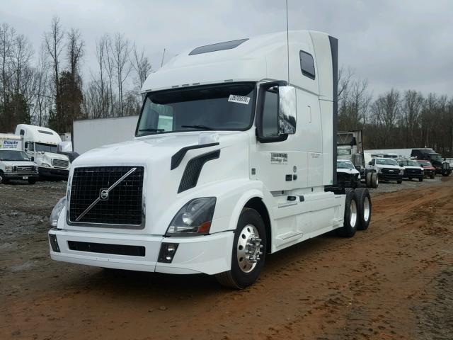 4V4NC9EH4GN940786 - 2016 VOLVO VN VNL WHITE photo 2