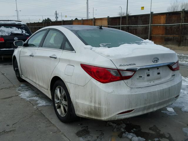 5NPEC4AC7CH454119 - 2012 HYUNDAI SONATA SE WHITE photo 3