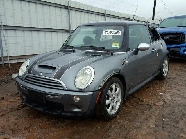 WMWRE33546TL16054 - 2006 MINI COOPER S GRAY photo 2