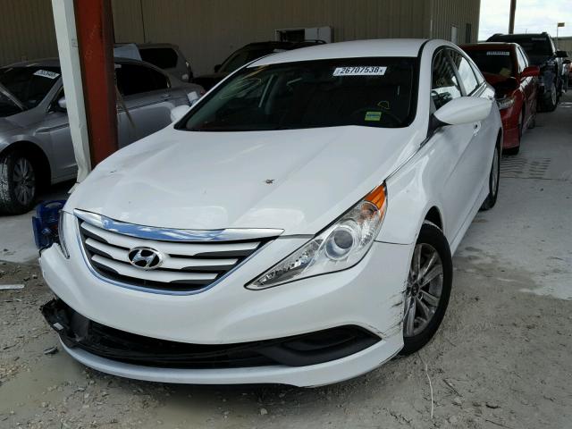 5NPEB4AC2EH875915 - 2014 HYUNDAI SONATA GLS WHITE photo 2