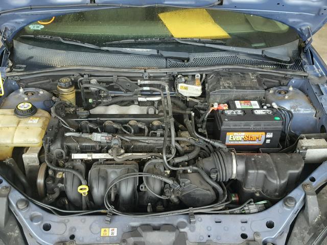 1FAFP34N65W266260 - 2005 FORD FOCUS ZX4 BLUE photo 7