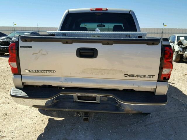 2GCEC13TX51244324 - 2005 CHEVROLET SILVERADO GOLD photo 9