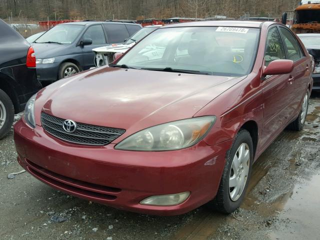 JTDBE32K320054812 - 2002 TOYOTA CAMRY LE RED photo 2