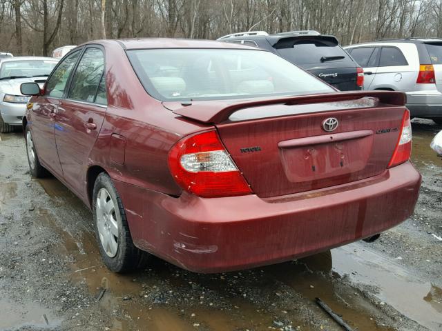 JTDBE32K320054812 - 2002 TOYOTA CAMRY LE RED photo 3