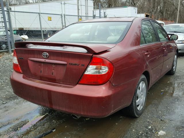 JTDBE32K320054812 - 2002 TOYOTA CAMRY LE RED photo 4