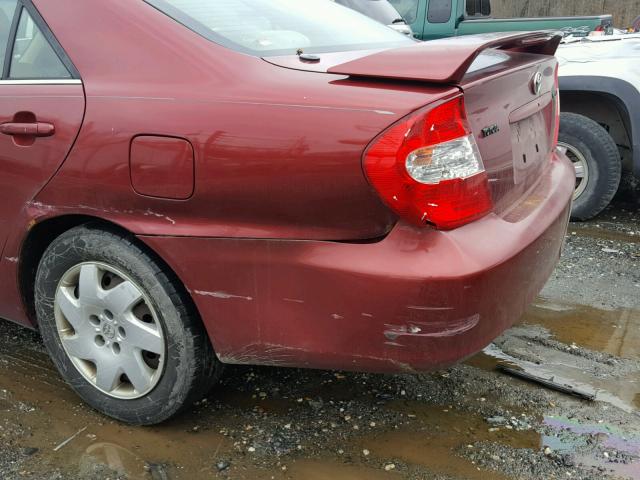 JTDBE32K320054812 - 2002 TOYOTA CAMRY LE RED photo 9