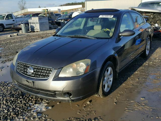 1N4BL11DX5C163063 - 2005 NISSAN ALTIMA SE GRAY photo 2