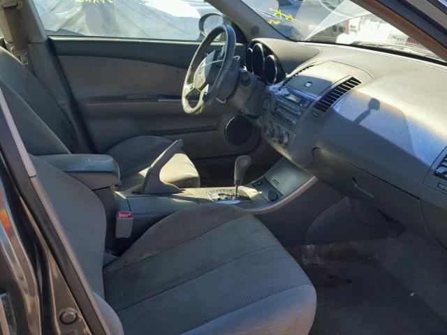 1N4BL11DX5C163063 - 2005 NISSAN ALTIMA SE GRAY photo 5