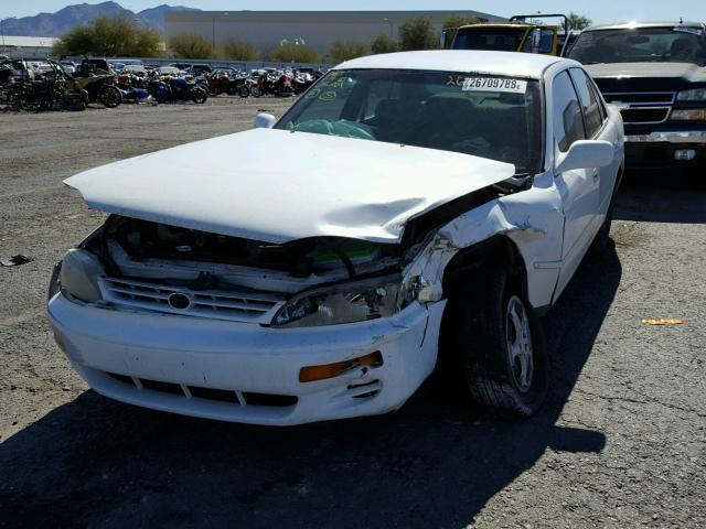 JT2BG12K1T0373456 - 1996 TOYOTA CAMRY DX WHITE photo 2