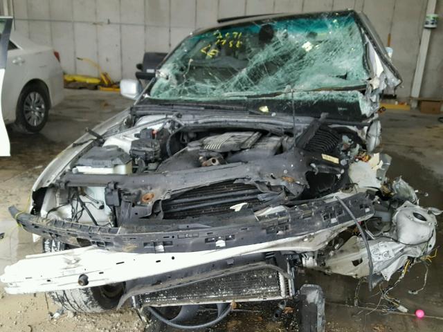 WBABN53441JU24781 - 2001 BMW 330 CI SILVER photo 9