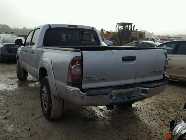 5TFKU4HN3DX004058 - 2013 TOYOTA TACOMA DOU SILVER photo 3