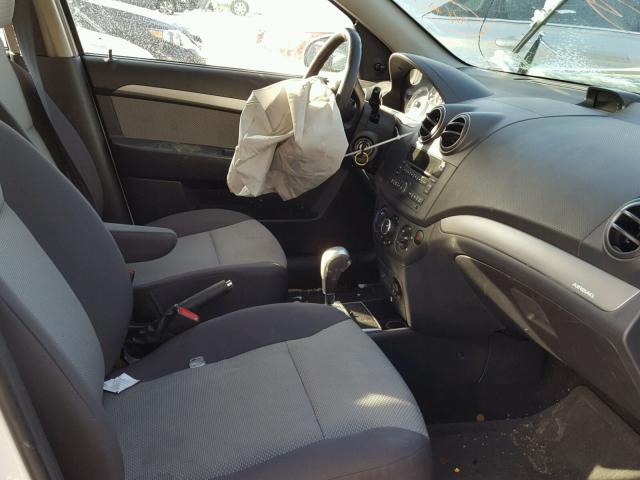 KL1TD66E59B621511 - 2009 CHEVROLET AVEO LS WHITE photo 5