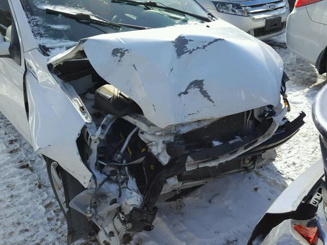 KL1TD66E59B621511 - 2009 CHEVROLET AVEO LS WHITE photo 9