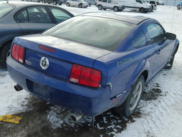 1ZVFT80N555128589 - 2005 FORD MUSTANG BLUE photo 4