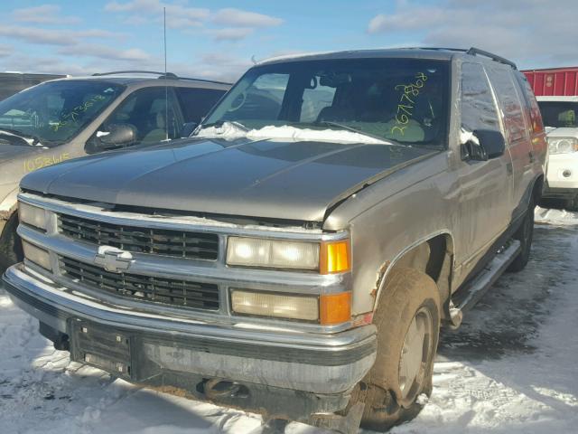 1GNEK13R4WJ377540 - 1998 CHEVROLET TAHOE K150 SILVER photo 2