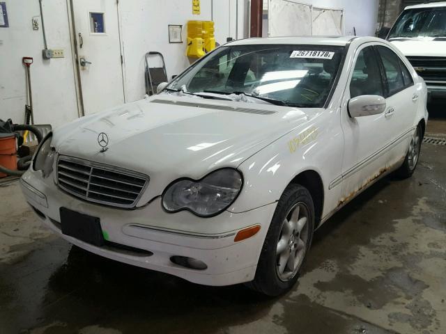 WDBRF61JX2E006604 - 2002 MERCEDES-BENZ C 240 WHITE photo 2