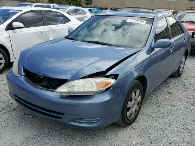 4T1BE32K63U672924 - 2003 TOYOTA CAMRY LE BLUE photo 2