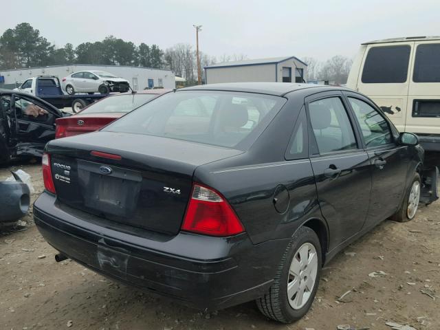 1FAHP34N26W245772 - 2006 FORD FOCUS ZX4 BLACK photo 4