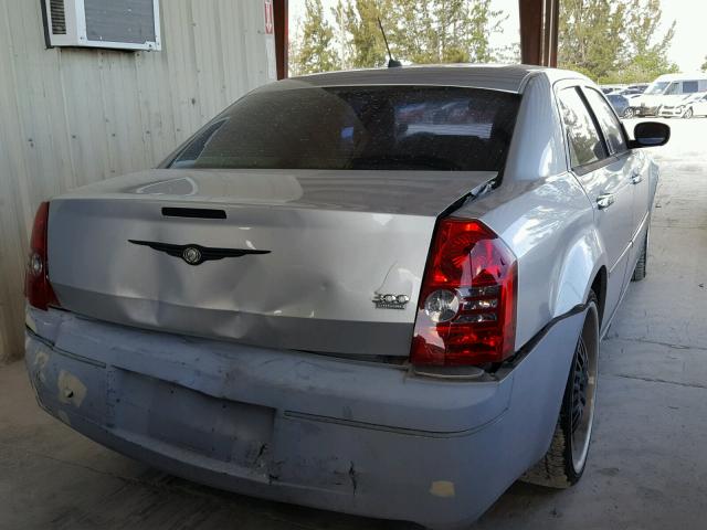 2C3KA53G18H165028 - 2008 CHRYSLER 300 TOURIN SILVER photo 4