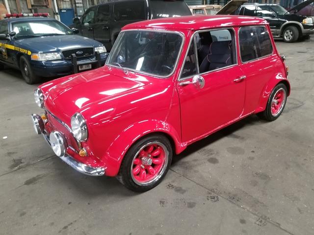 B388952539 - 1974 MINI COOPER RED photo 2