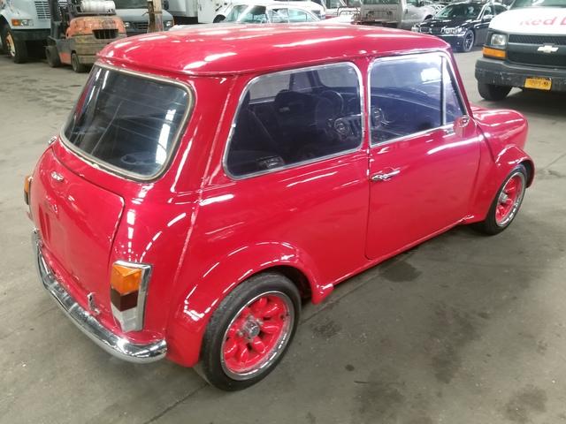 B388952539 - 1974 MINI COOPER RED photo 3