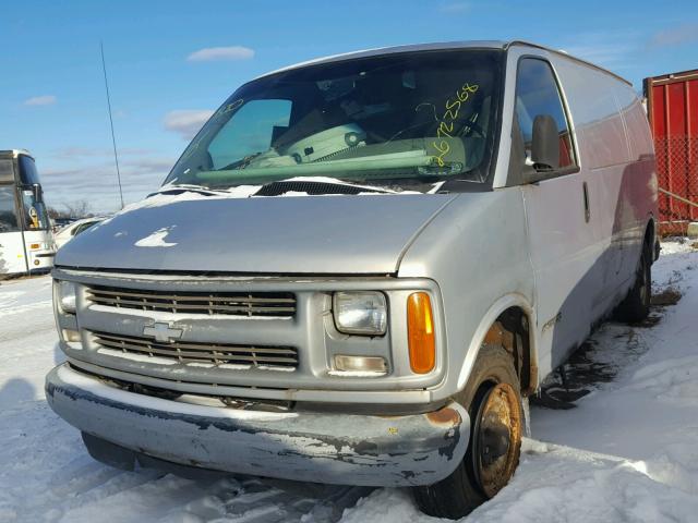 1GCGG25R6V1088986 - 1997 CHEVROLET EXPRESS G2 GRAY photo 2